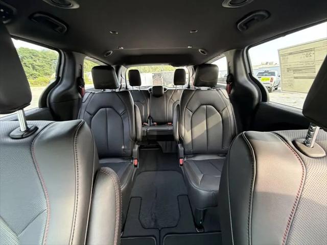 2027 Chrysler Pacifica Select AWD