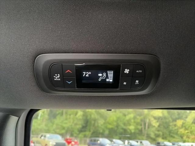 2027 Chrysler Pacifica Select AWD