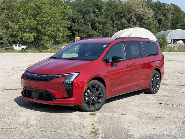 2027 Chrysler Pacifica Select for sale in Valparaiso, IN
