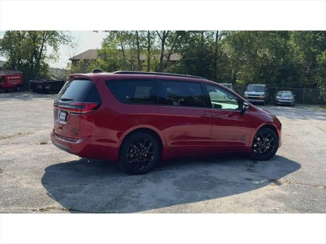 2027 Chrysler Pacifica Select