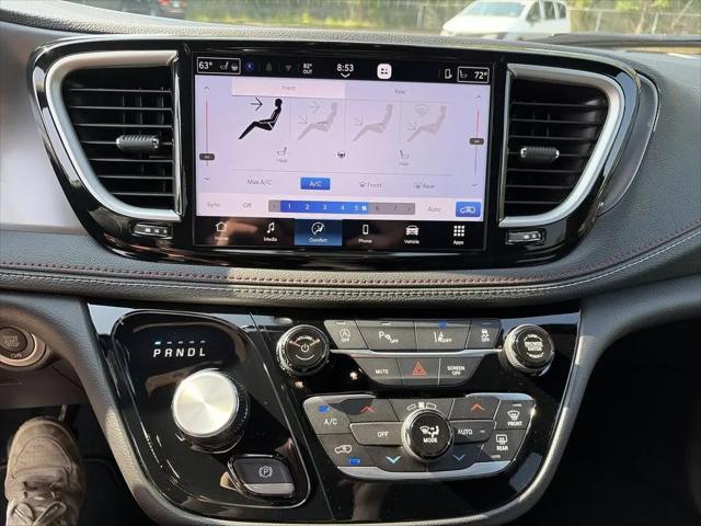 2027 Chrysler Pacifica Select