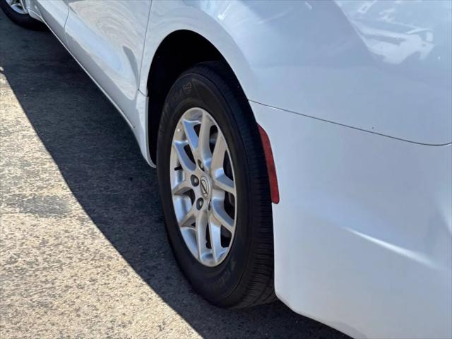 2025 Chrysler Pacifica Select