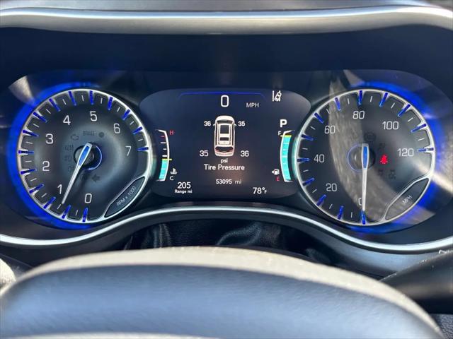 2025 Chrysler Pacifica Select
