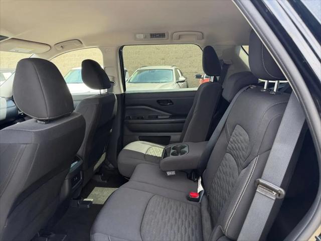 2025 Nissan Pathfinder SV FWD