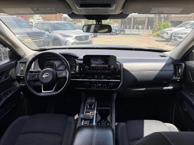 2025 Nissan Pathfinder SV FWD