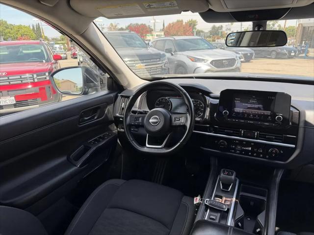 2025 Nissan Pathfinder SV FWD
