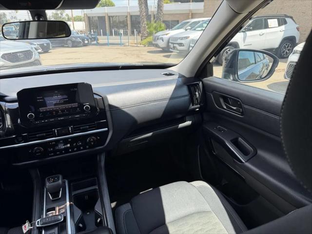 2025 Nissan Pathfinder SV FWD