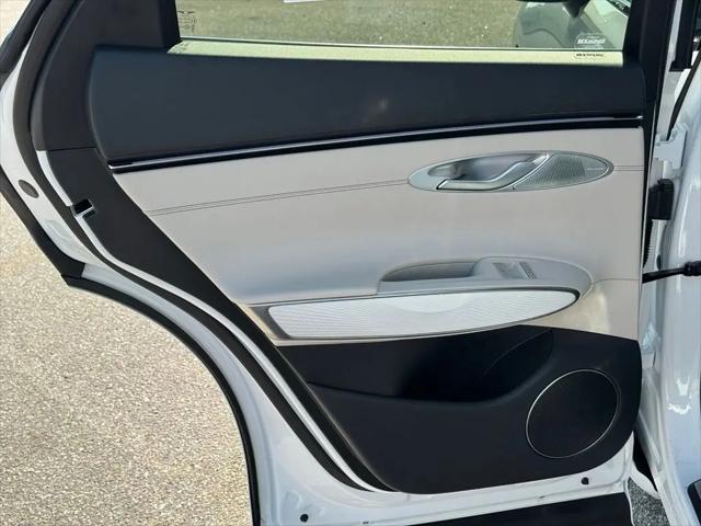 2027 Genesis GV70 2.5T Advanced