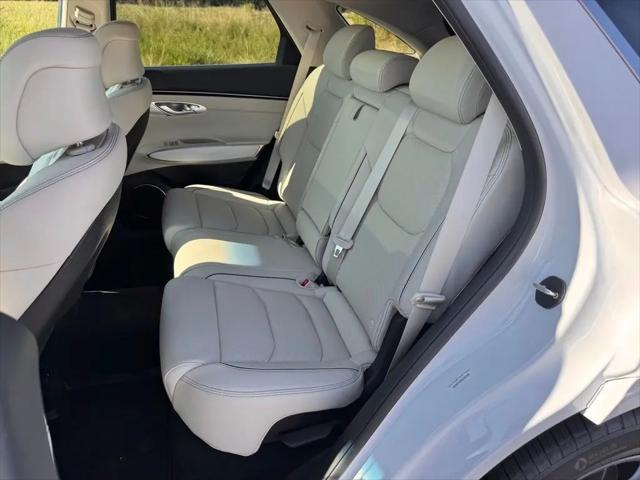 2027 Genesis GV70 2.5T Advanced