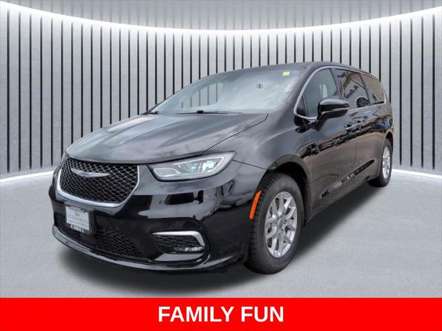 2025 Chrysler Pacifica Select for sale in St Charles, IL