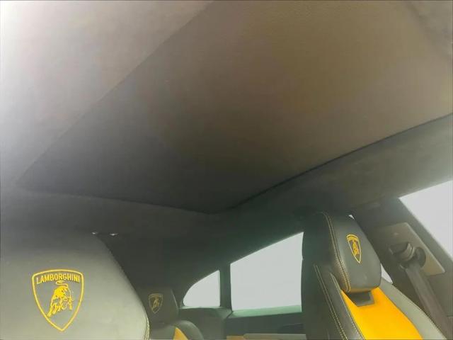 2021 Lamborghini Urus Standard