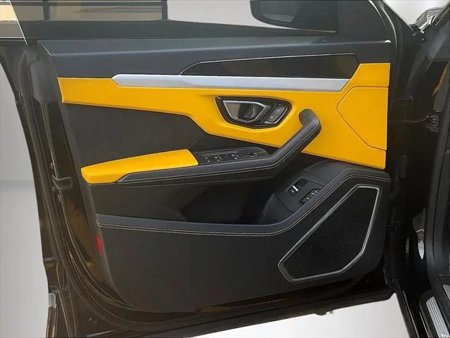 2021 Lamborghini Urus Standard