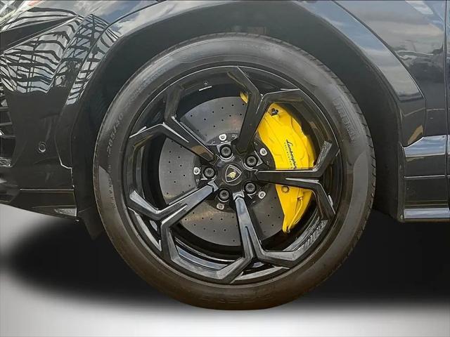 2021 Lamborghini Urus Standard