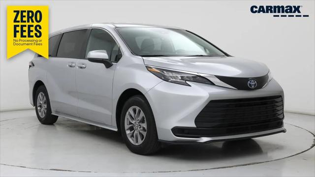 2025 Toyota Sienna LE for sale in Wichita, KS