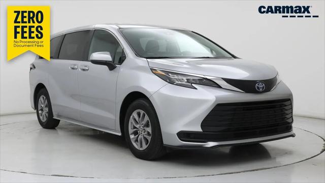2025 Toyota Sienna LE for sale in Wichita, KS
