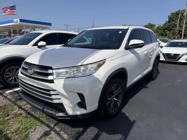 2019 Toyota Highlander LE for sale in Miami, FL