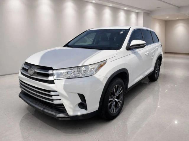 2019 Toyota Highlander LE for sale in Miami, FL