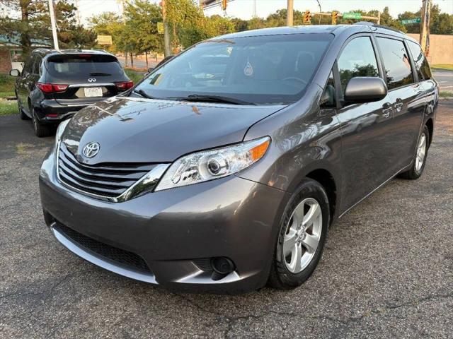 2015 Toyota Sienna LE for sale in Akron, OH