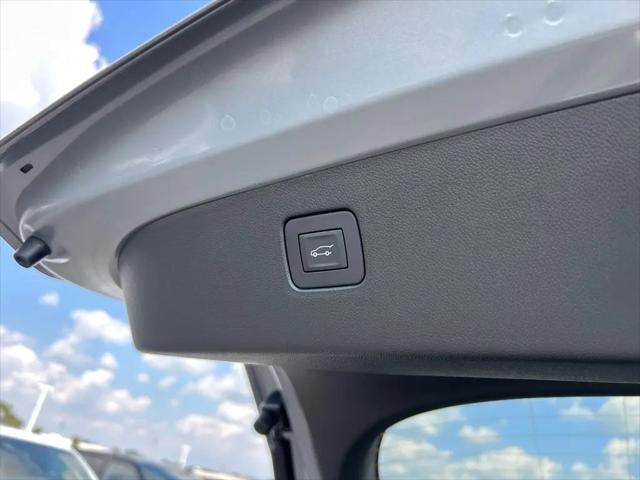 2026 Buick NV Sport Touring FWD