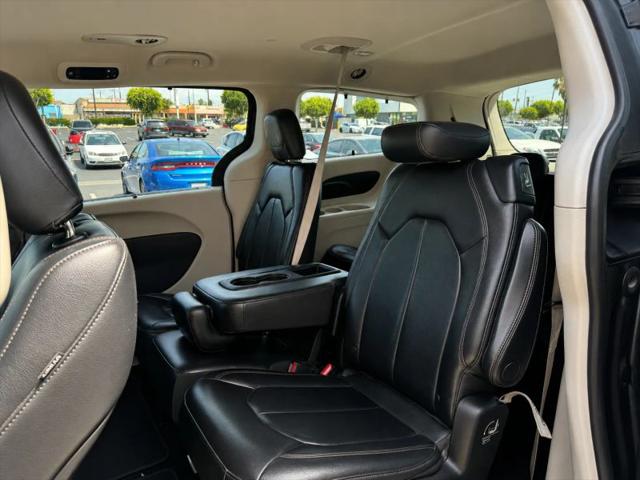 2017 Chrysler Pacifica Touring-L