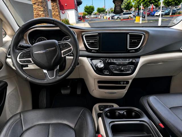 2017 Chrysler Pacifica Touring-L
