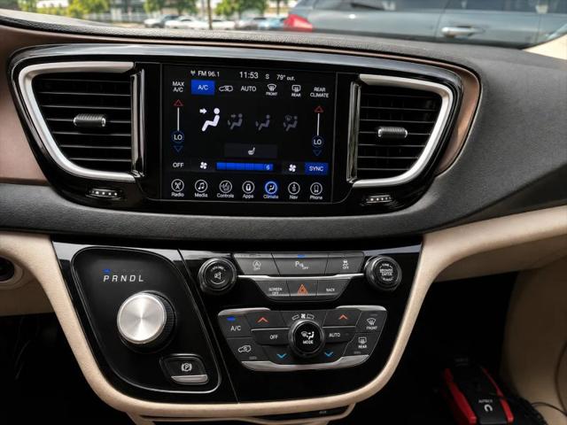 2017 Chrysler Pacifica Touring-L