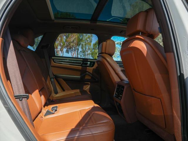 2023 Porsche Cayenne Platinum Edition