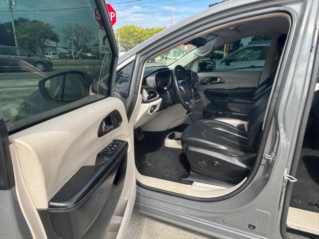2022 Chrysler Pacifica Touring L