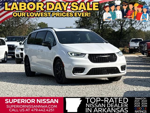 2025 Chrysler Pacifica Limited for sale in Fayetteville, AR