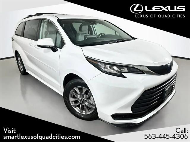 2022 Toyota Sienna LE for sale in Davenport, IA