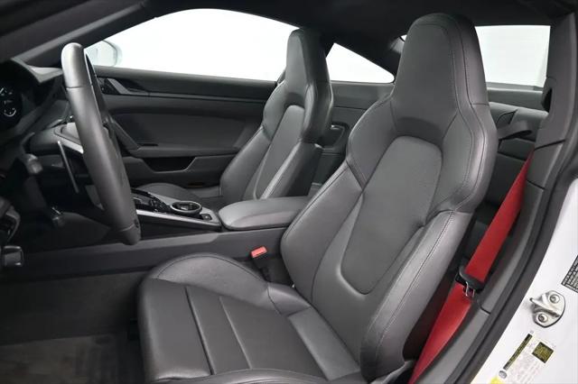 2021 Porsche 911 Carrera