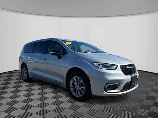 2026 Chrysler Pacifica Select AWD