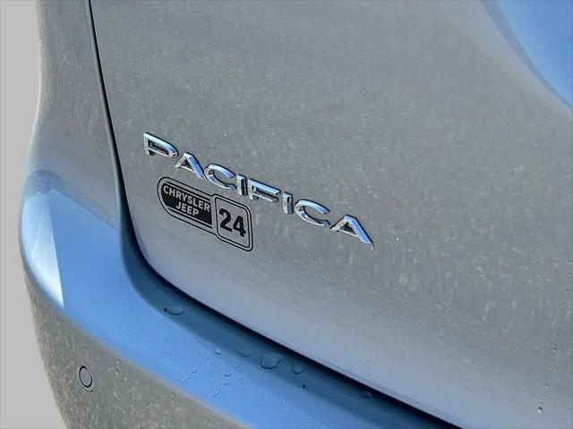 2026 Chrysler Pacifica Select AWD