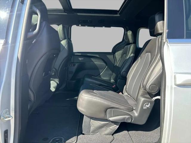 2026 Chrysler Pacifica Select AWD