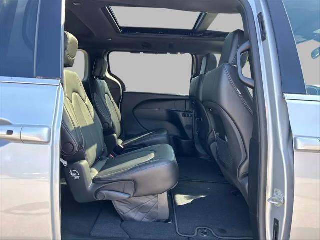 2026 Chrysler Pacifica Select AWD