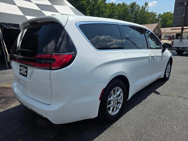 2024 Chrysler Pacifica Touring