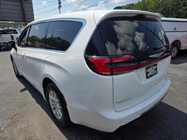2024 Chrysler Pacifica Touring