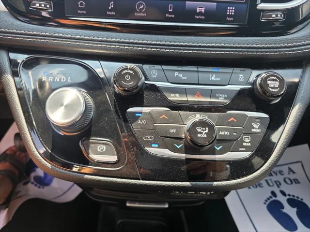 2024 Chrysler Pacifica Touring