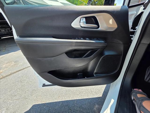 2024 Chrysler Pacifica Touring