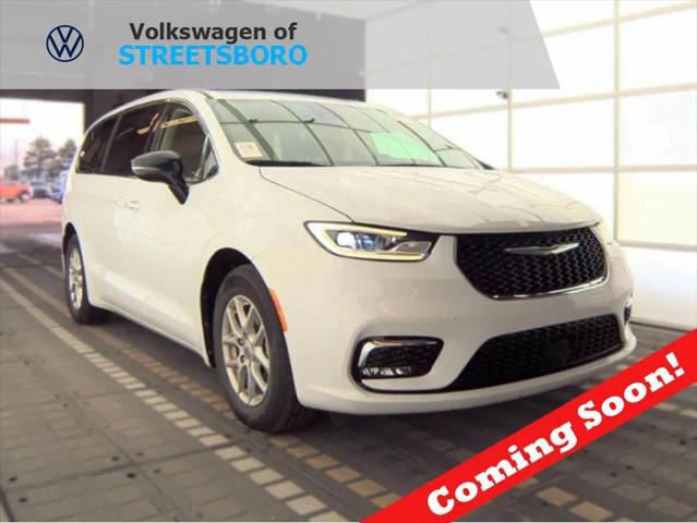 2024 Chrysler Pacifica Touring L for sale in Streetsboro, OH