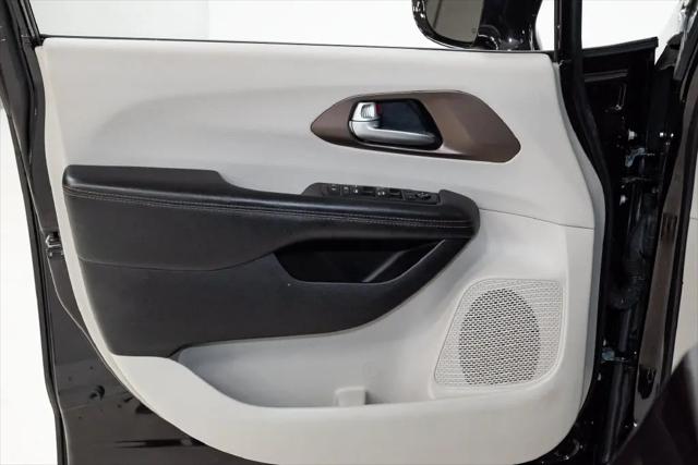 2017 Chrysler Pacifica Touring-L
