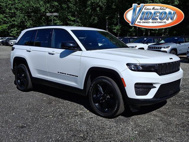 2023 Jeep Grand Cherokee Altitude 4x4 2023 Jeep Grand Cherokee Altitude 4x4