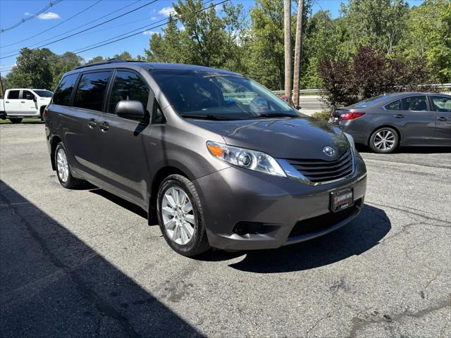 2017 Toyota Sienna LE 7 Passenger