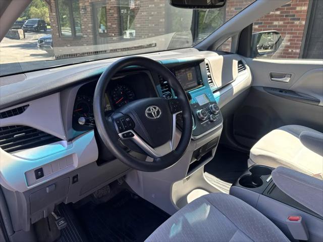 2017 Toyota Sienna LE 7 Passenger