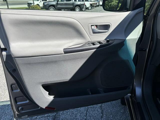2017 Toyota Sienna LE 7 Passenger