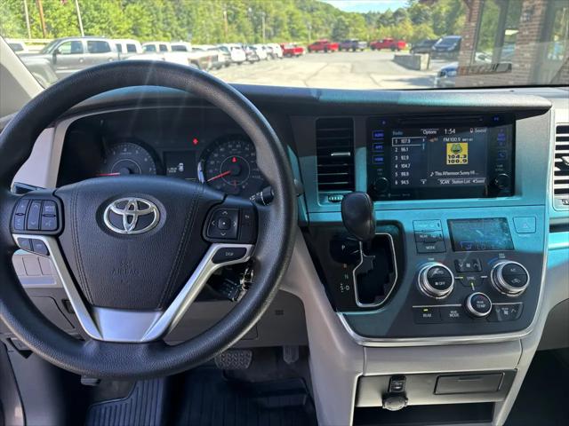 2017 Toyota Sienna LE 7 Passenger