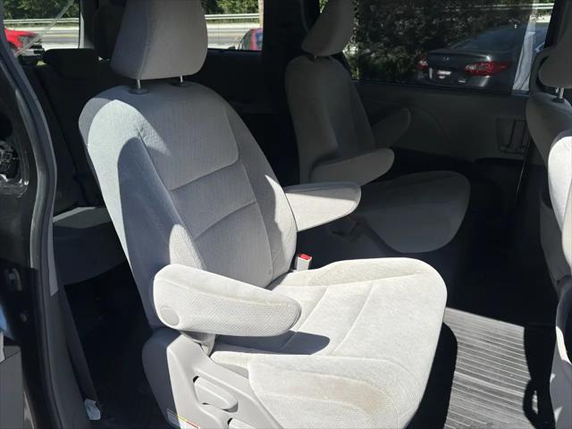 2017 Toyota Sienna LE 7 Passenger