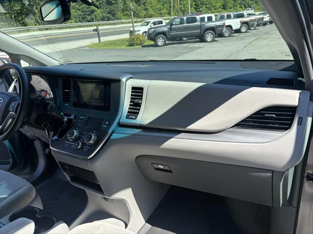 2017 Toyota Sienna LE 7 Passenger