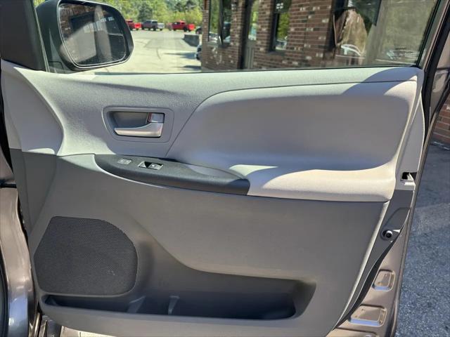 2017 Toyota Sienna LE 7 Passenger