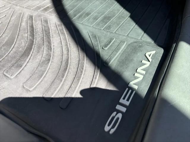 2017 Toyota Sienna LE 7 Passenger